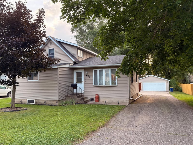 609 Short St, Faribault, MN 55021