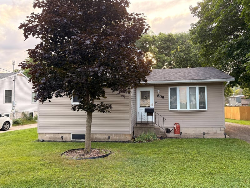 609 Short St, Faribault, MN 55021