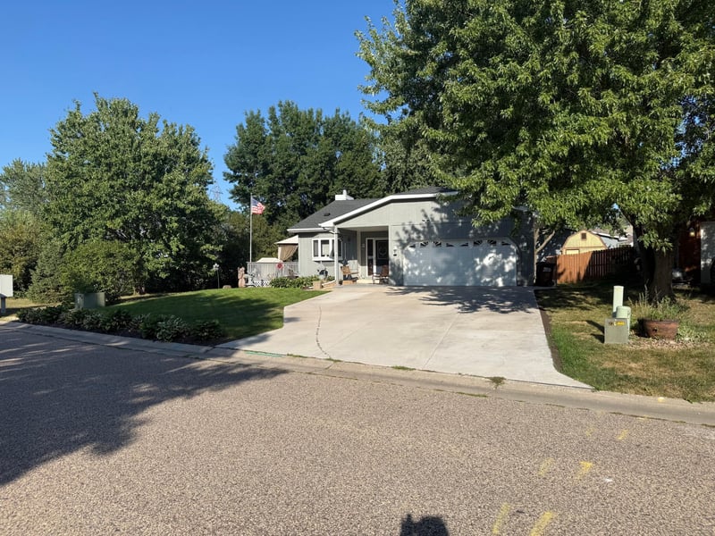 2679 Guthrie Ave N, Oakdale, MN 55128