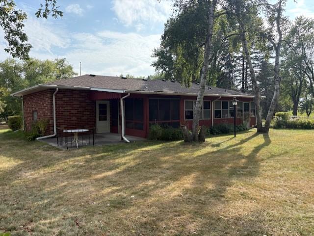 1445 Floral Dr W, Arden Hills, MN 55112