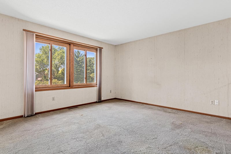 5235 Unity Ct, Crystal, MN 55429