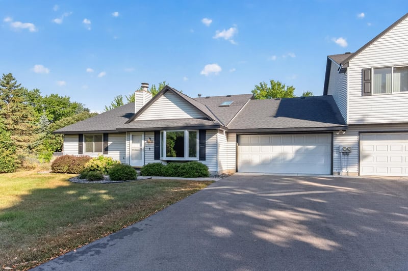 3630 Gershwin Ln N, Oakdale, MN 55128