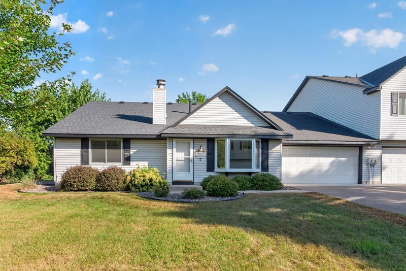 3630 Gershwin Ln N, Oakdale, MN 55128