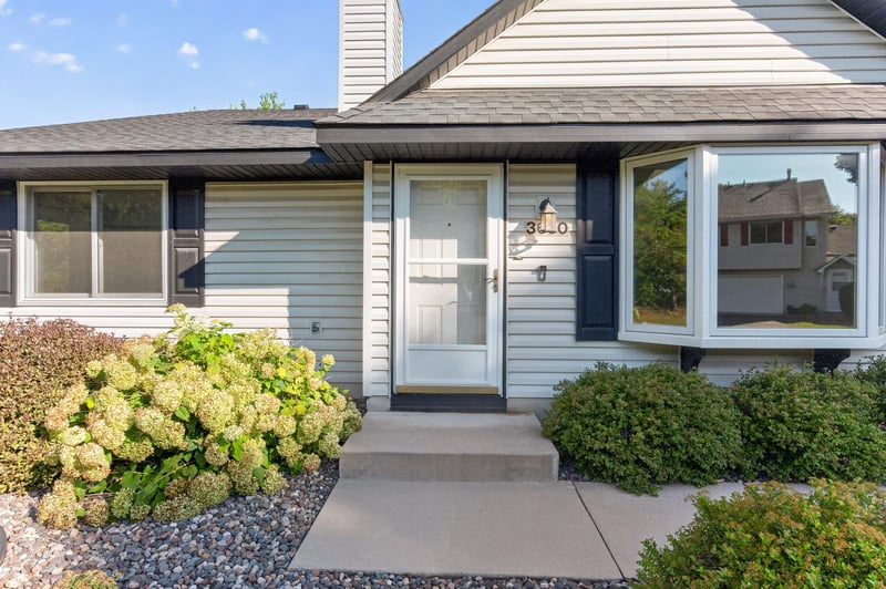 3630 Gershwin Ln N, Oakdale, MN 55128