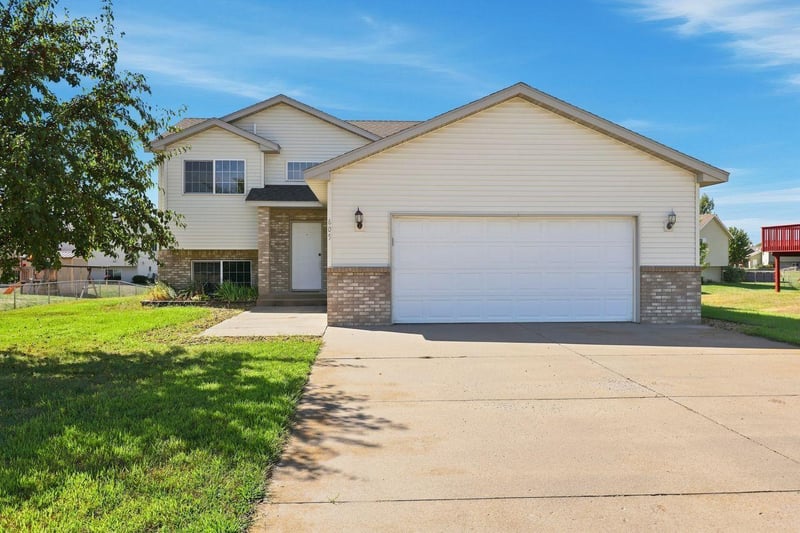 605 7th Ave SW, Rice, MN 56367