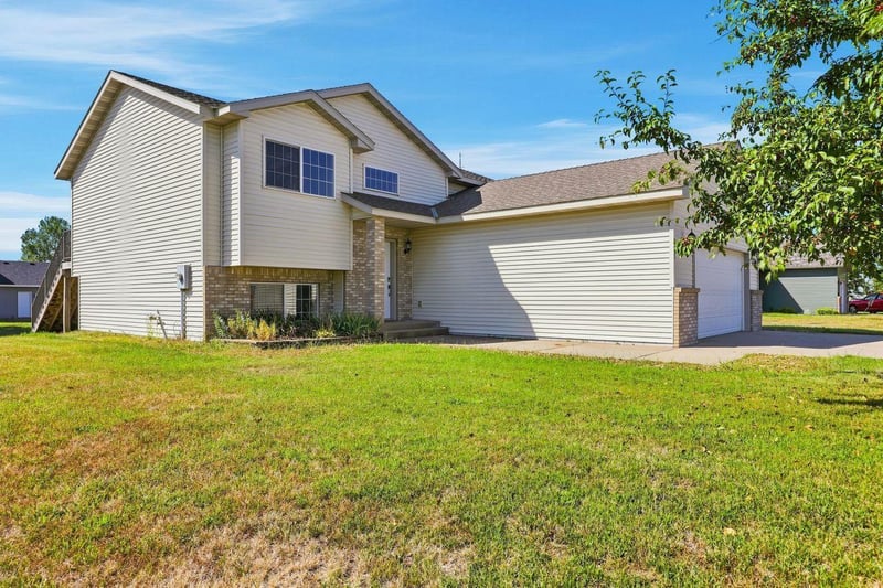 605 7th Ave SW, Rice, MN 56367