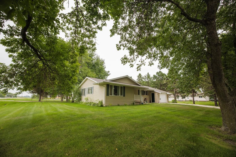 500 2nd St E, Chokio, MN 56221
