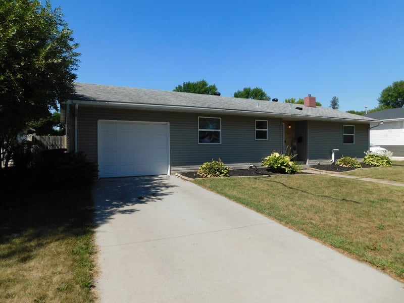 1017 17th St N, Moorhead, MN 56560