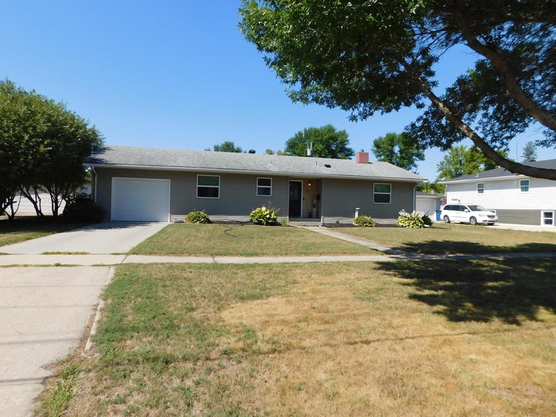 1017 17th St N, Moorhead, MN 56560