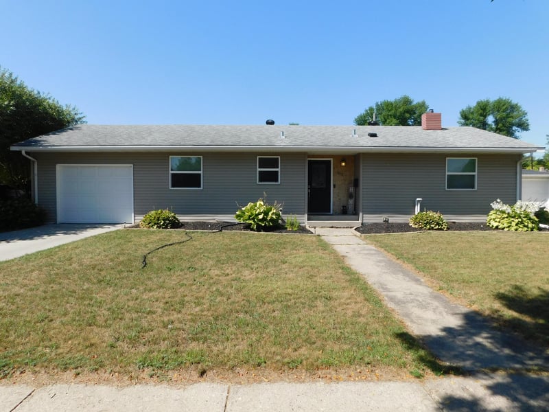 1017 17th St N, Moorhead, MN 56560