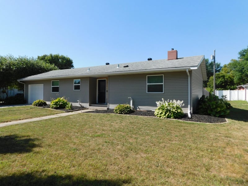 1017 17th St N, Moorhead, MN 56560