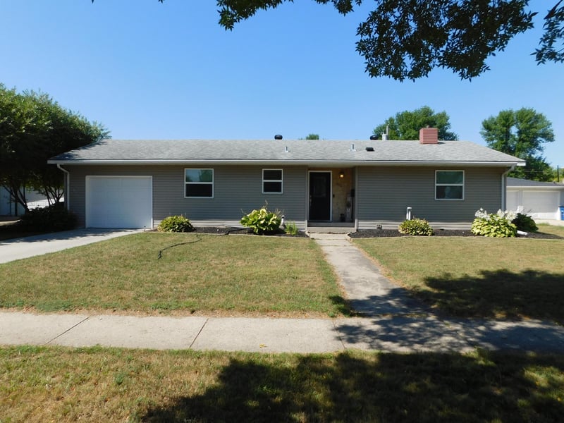 1017 17th St N, Moorhead, MN 56560