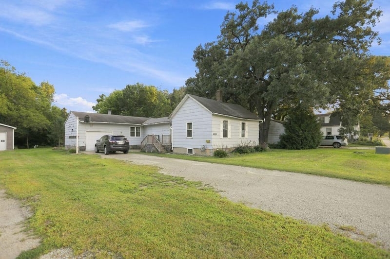 417 7th Ave SW, Waseca, MN 56093