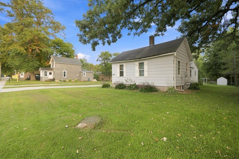 417 7th Ave SW, Waseca, MN 56093
