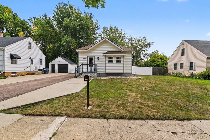 117 S Donaldson St, Luverne, MN 56156