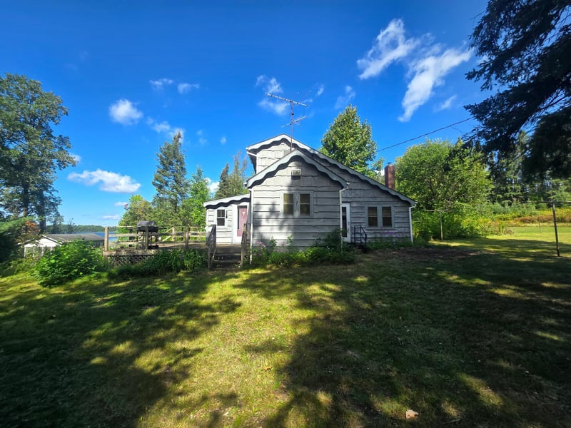 23140 Oak Ln, Bovey, MN 55709