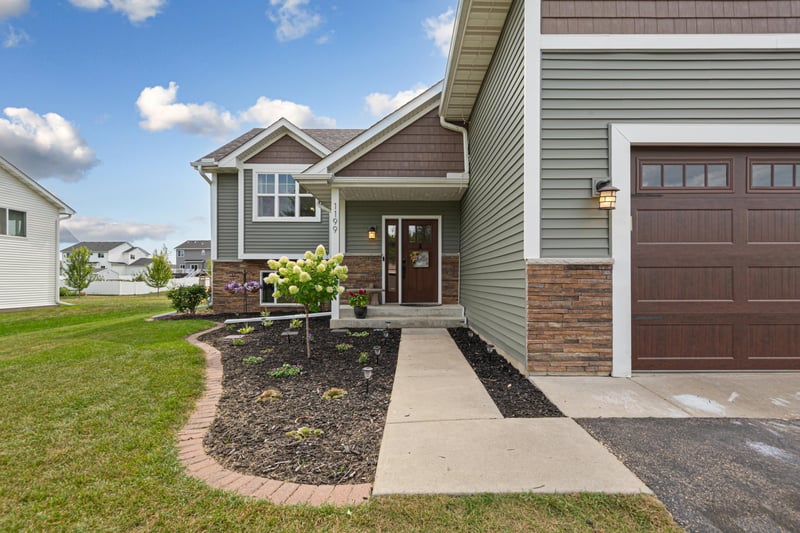 1199 Bluff St, Dundas, MN 55019