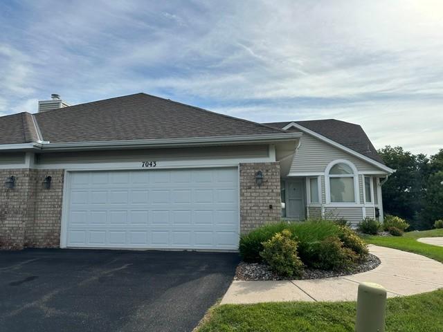 7043 Oak Pointe Curve, Bloomington, MN 55438