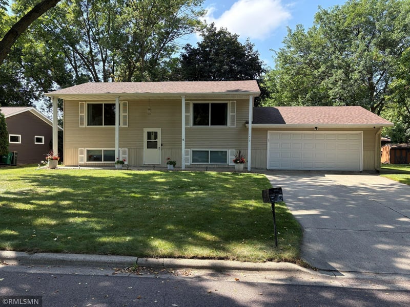 1413 Elm Ave N, Glencoe, MN 55336