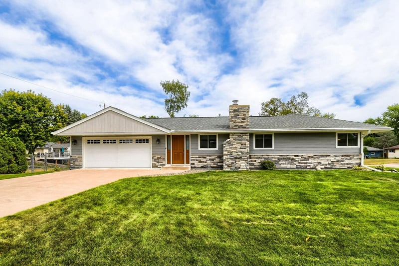 227 Dawn Ave, Shoreview, MN 55126