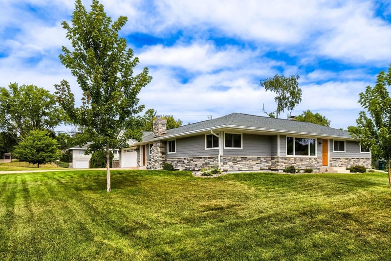 227 Dawn Ave, Shoreview, MN 55126