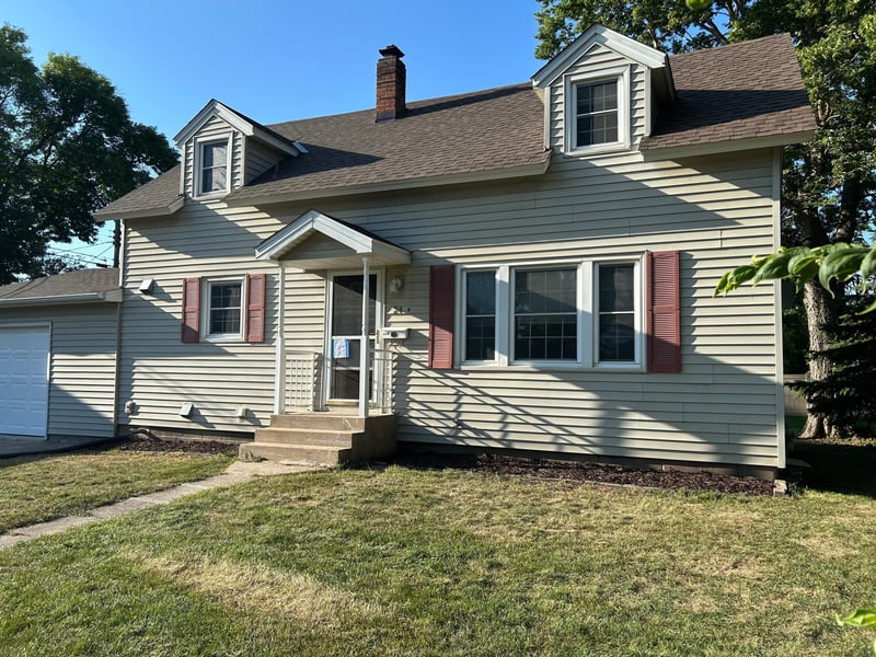 24 W 3rd St, Waconia, MN 55387