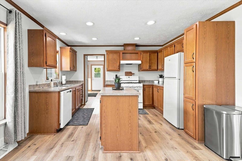 217 Fish Lake Dr, Mora, MN 55051