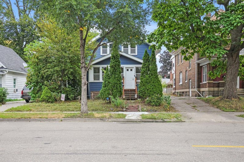 1024 Western Ave N, Saint Paul, MN 55117