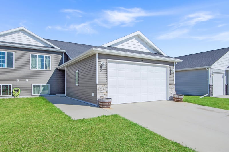 3420 17th St S, Moorhead, MN 56560