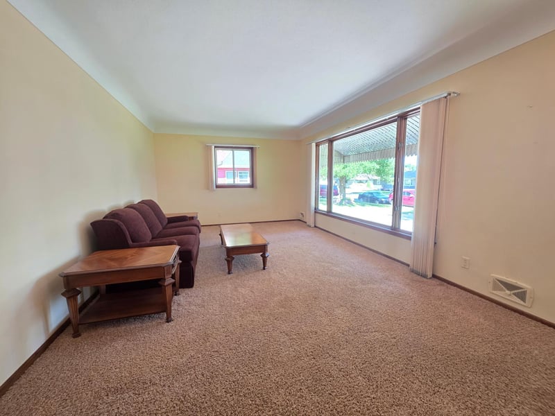 461 Division St, Gaylord, MN 55334