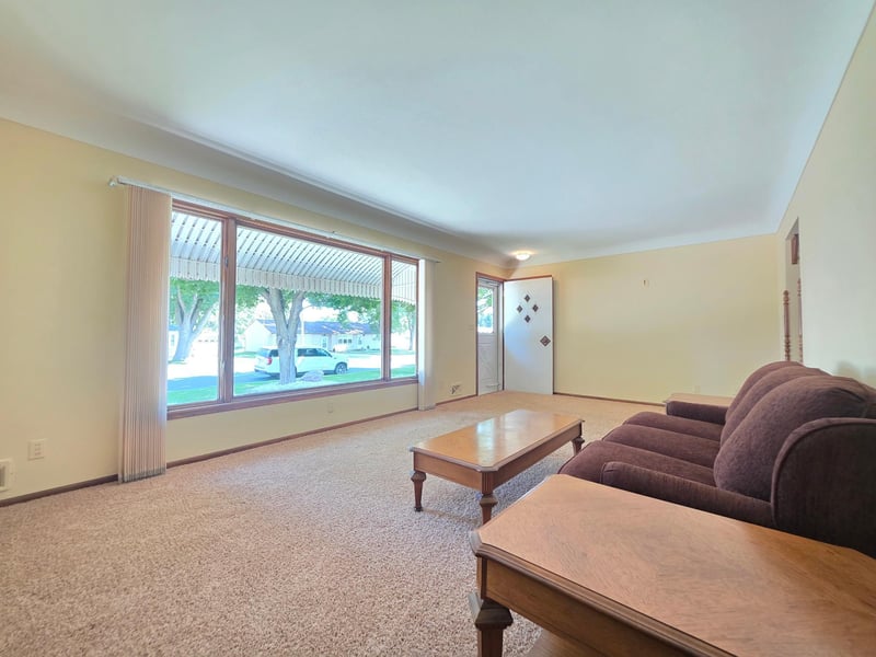461 Division St, Gaylord, MN 55334