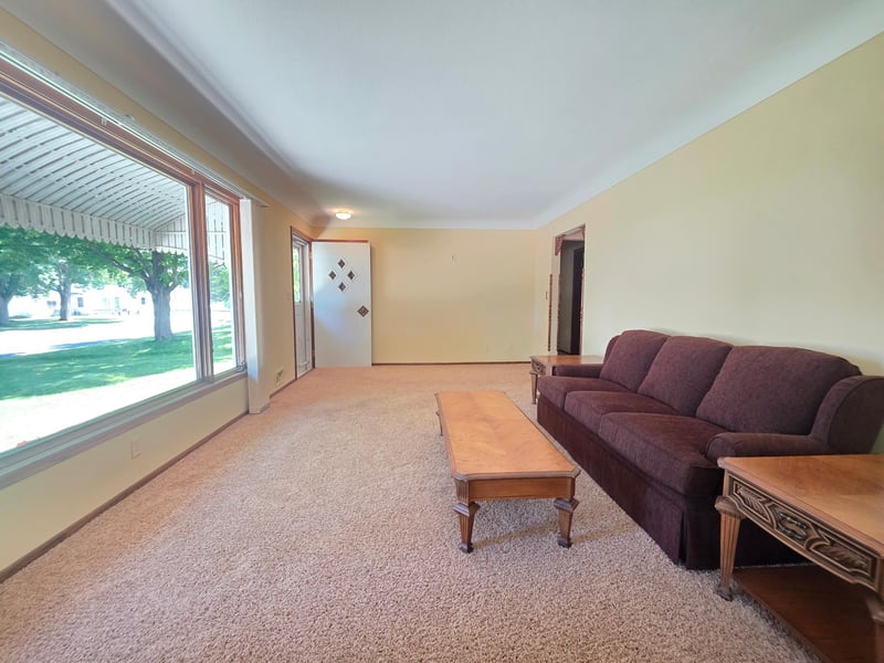 461 Division St, Gaylord, MN 55334