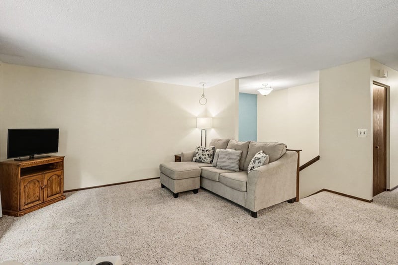 147 Kingswood Dr, Red Wing, MN 55066