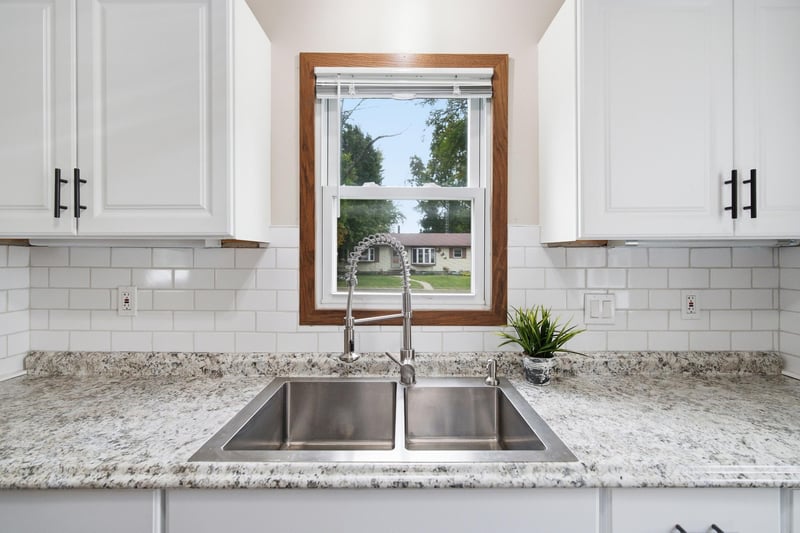 412 S Central Ave, Mapleton, MN 56065