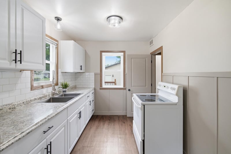 412 S Central Ave, Mapleton, MN 56065