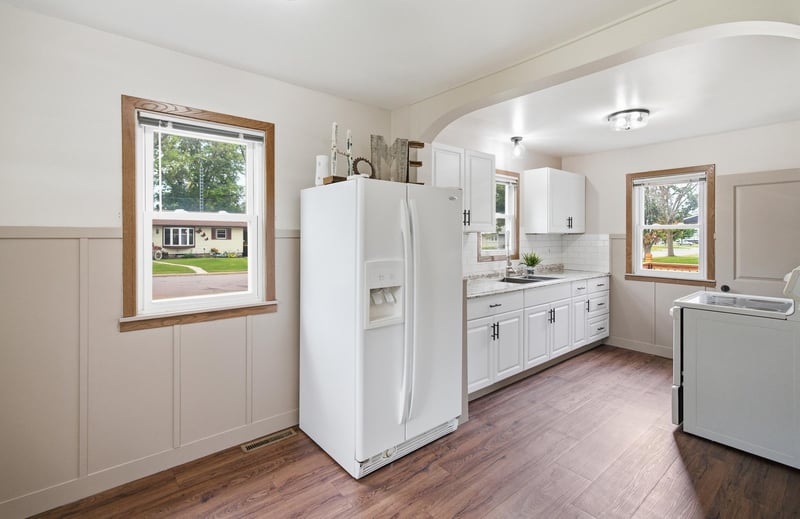 412 S Central Ave, Mapleton, MN 56065