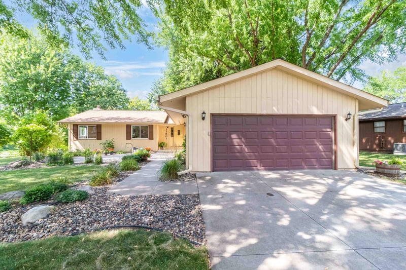 17801 Jaguar Pa, Lakeville, MN 55044