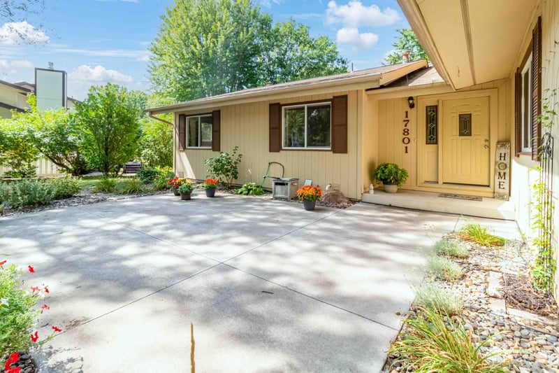 17801 Jaguar Pa, Lakeville, MN 55044