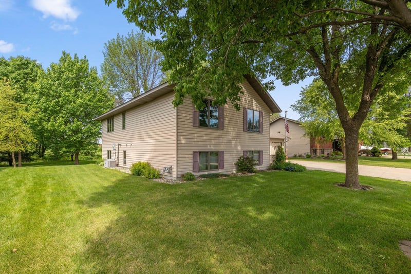 700 W Welco Dr, Montgomery, MN 56069