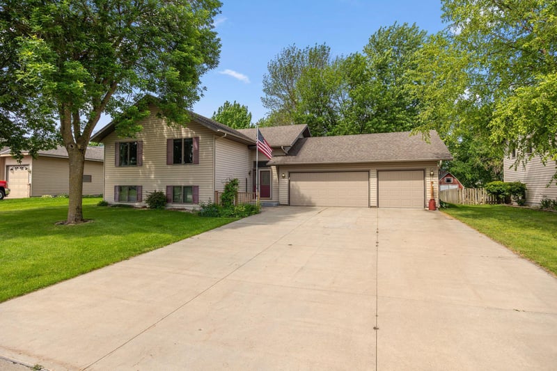 700 W Welco Dr, Montgomery, MN 56069