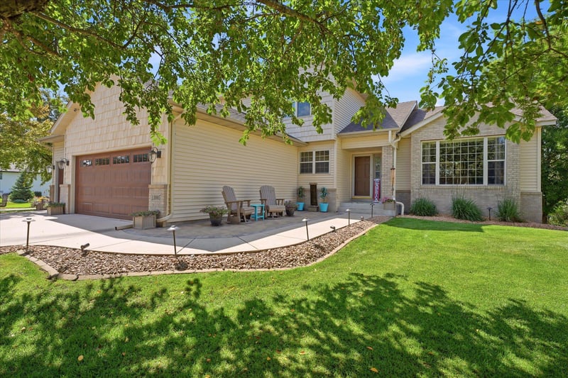 13005 Oakwood Dr, Rogers, MN 55374