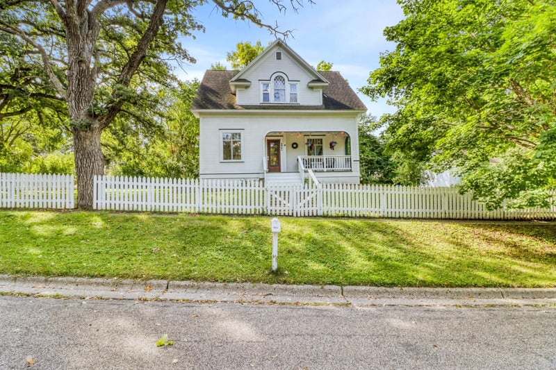 322 3rd Ave SE, Pelican Rapids, MN 56572