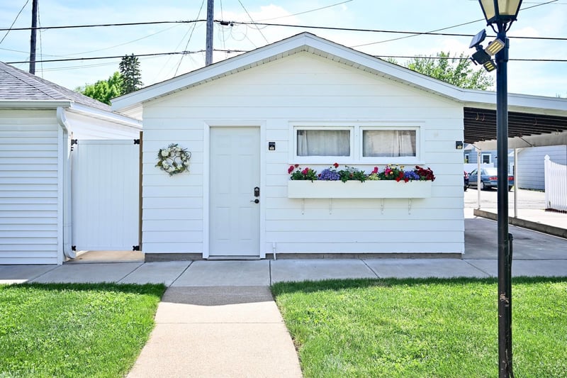 65 E Broadway St, Winona, MN 55987