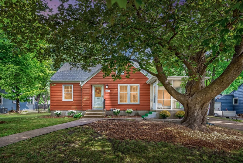 309 1st St N, Hopkins, MN 55343