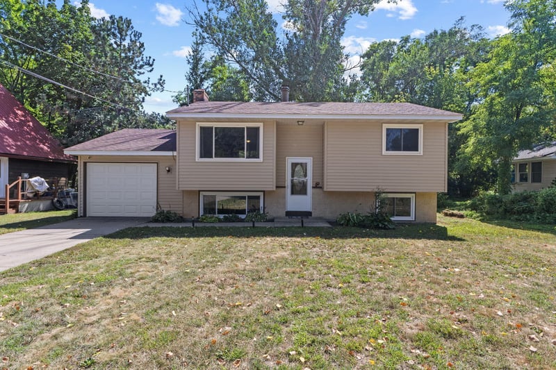 650 Birch Ln S, Shoreview, MN 55126