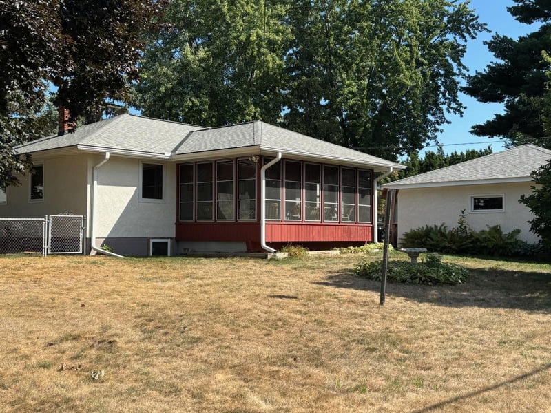 2115 English St, Maplewood, MN 55109