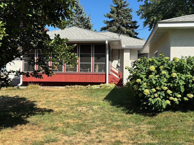 2115 English St, Maplewood, MN 55109