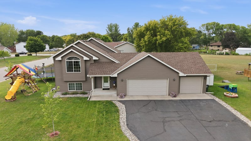 443 Cedarwood Ct, Waite Park, MN 56387