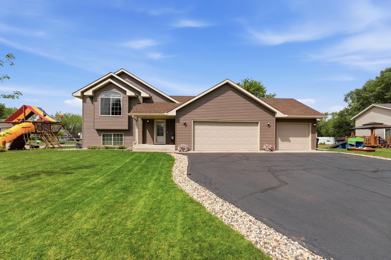 443 Cedarwood Ct, Waite Park, MN 56387
