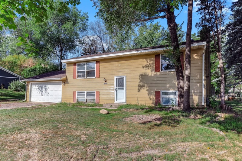 4383 Garden Trl, Eagan, MN 55123